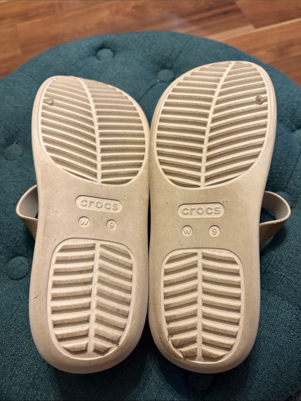 CROCS Women’s Glitter Strap Slide Sandals - Champagne size 9 - Picture 5 of 7